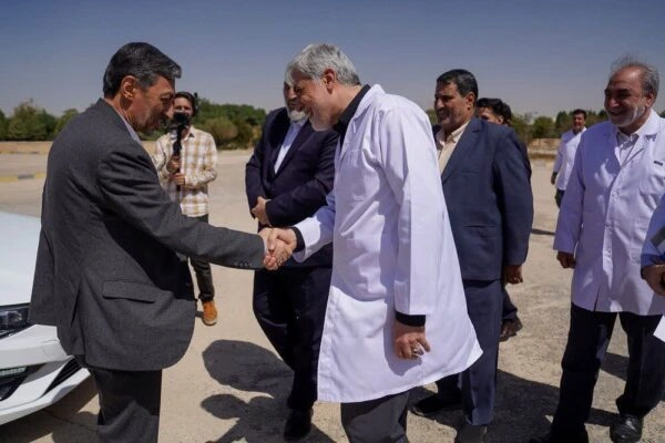 بازدید مدیرعامل محترم ستاد اجرایی فرمان حضرت امام (ره) از شرکت داروسازی ریحانه
